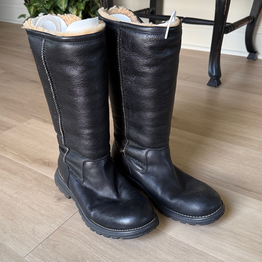 UGG Brooks Tall 5490 Black Leather Shearling Boots Size 9 - Picture 7 of 13